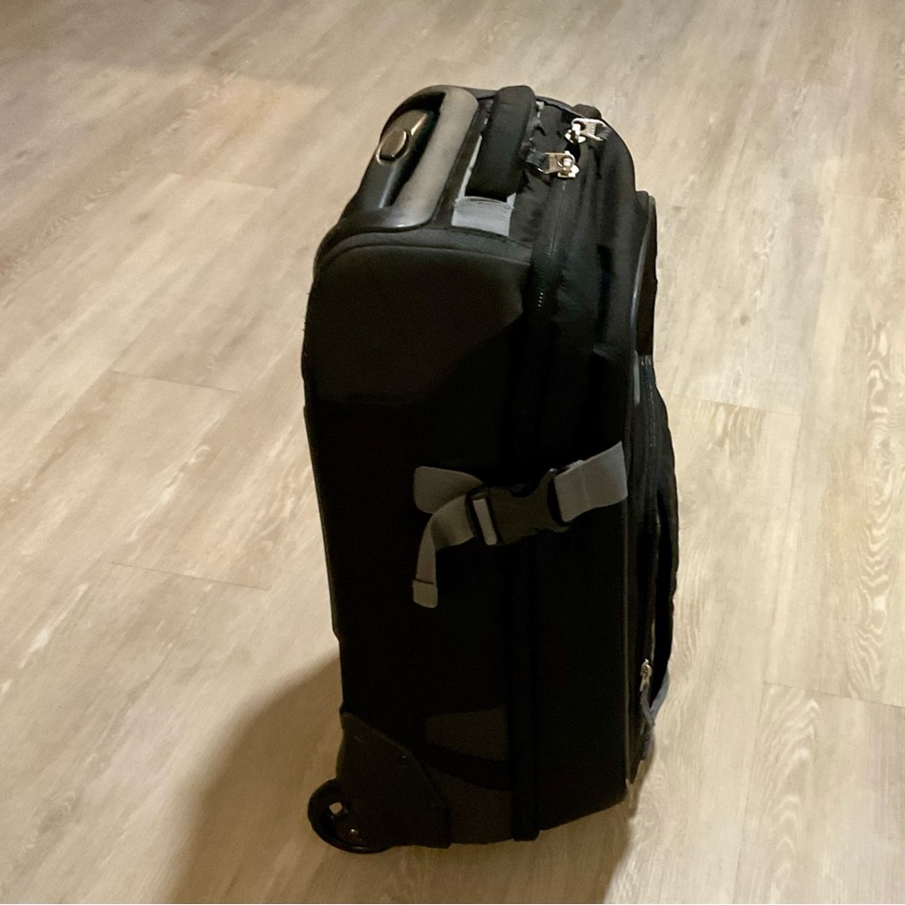Oakley Black and Gray Travel Bag and Computer Bag….Set…. - Picture 3 of 10